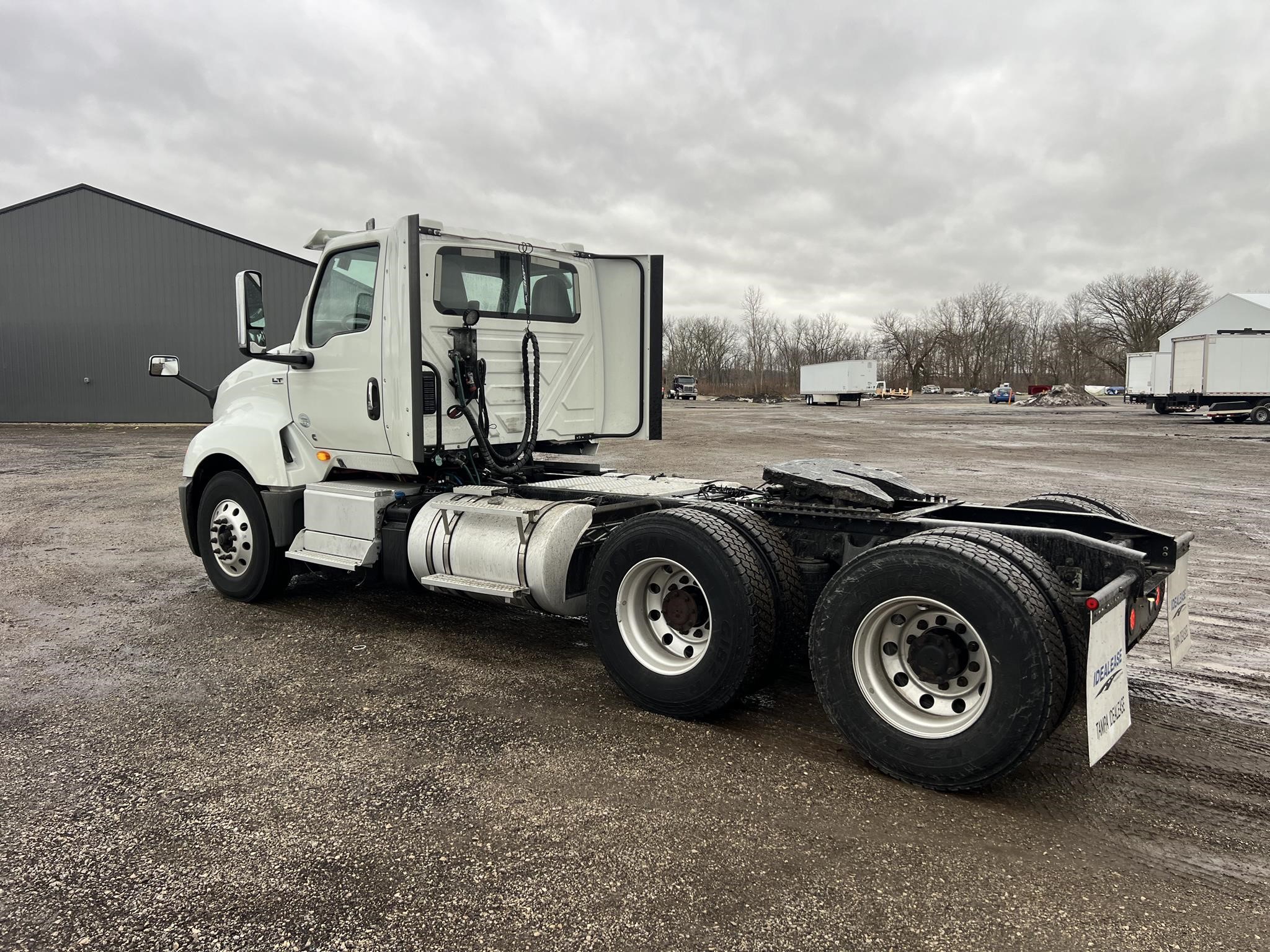 2021 INTERNATIONAL LT - image 5 of 6