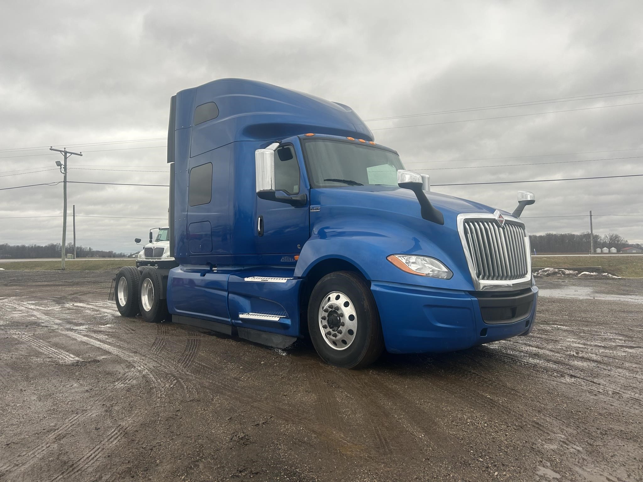 2022 INTERNATIONAL LT - image 3 of 6