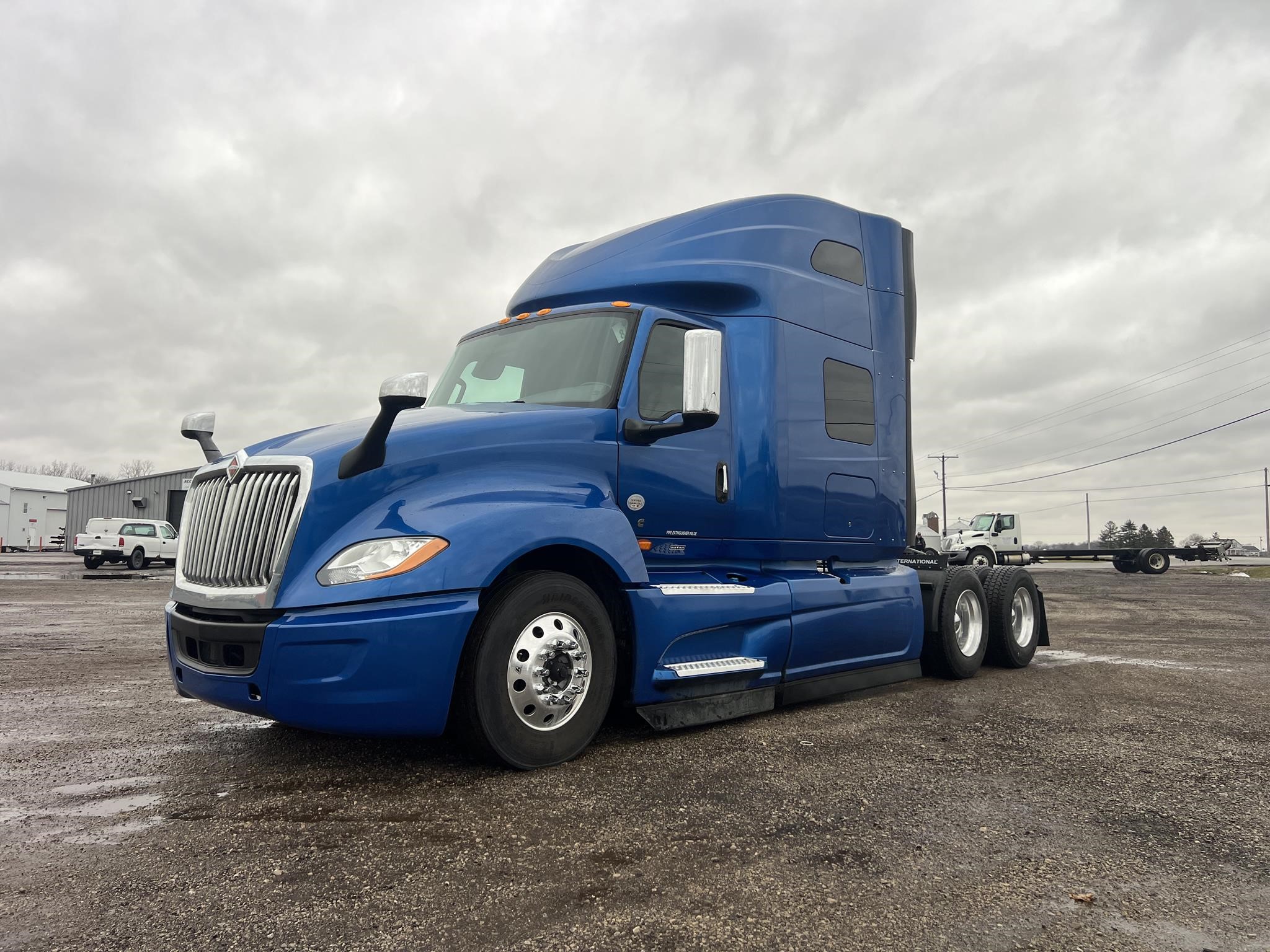 2022 INTERNATIONAL LT - image 1 of 6