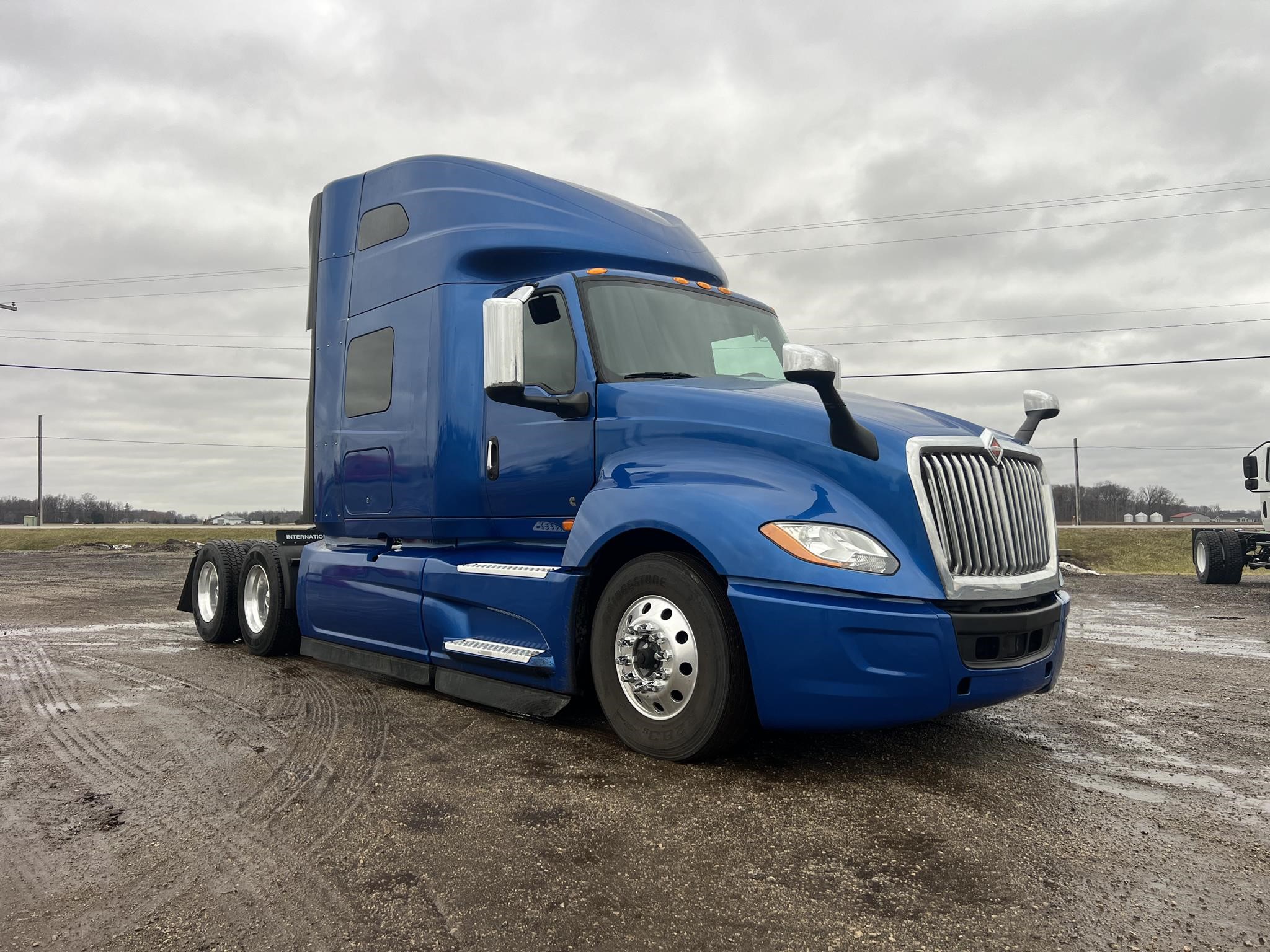 2022 INTERNATIONAL LT - image 2 of 6