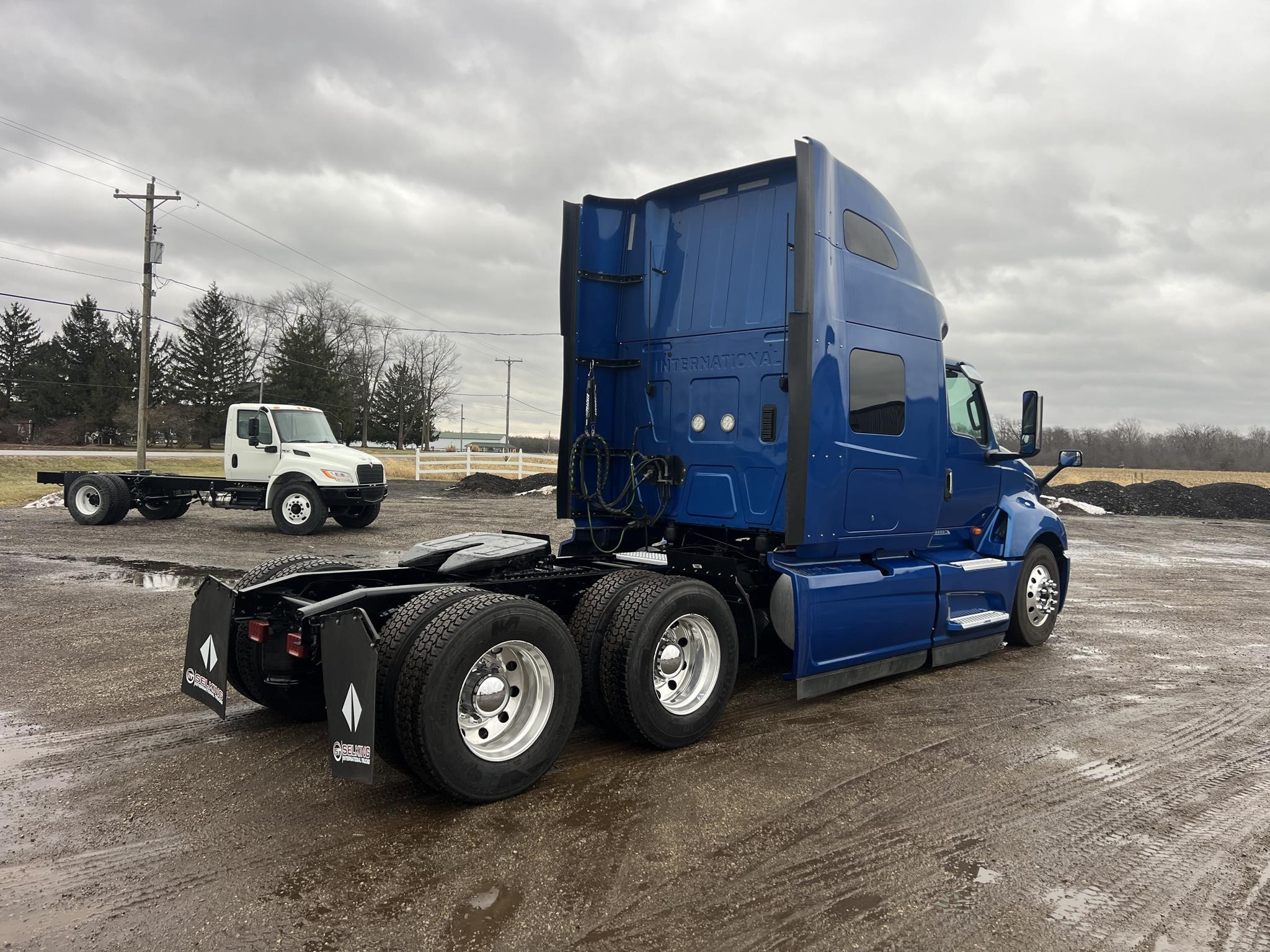 2022 INTERNATIONAL LT - image 3 of 6