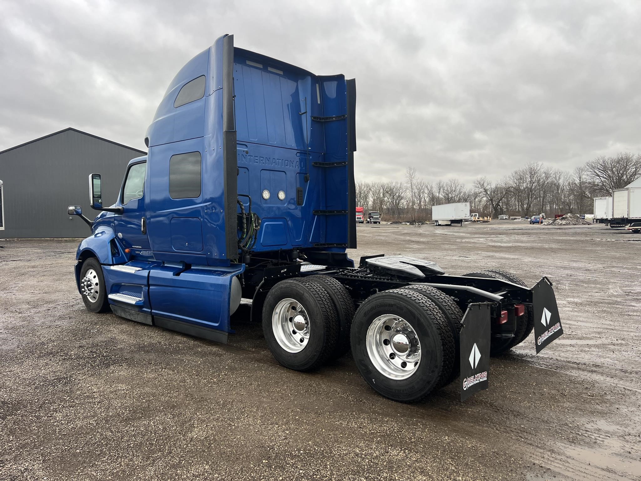 2022 INTERNATIONAL LT - image 4 of 6