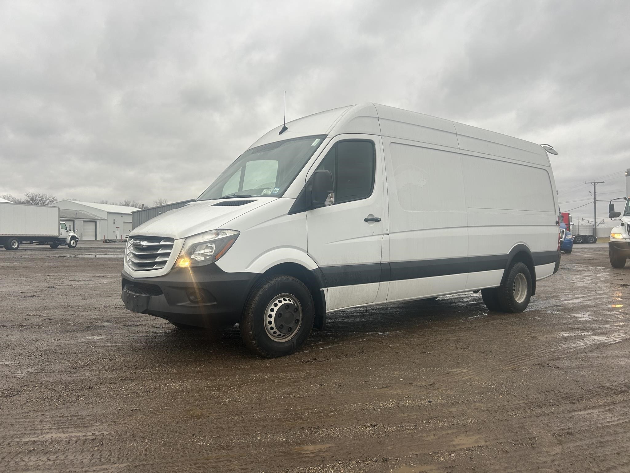 2017 FREIGHTLINER SPRINTER 3500 - image 2 of 6