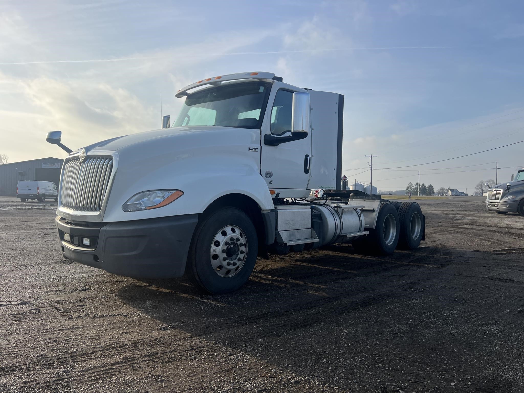 2019 INTERNATIONAL LT - image 2 of 6