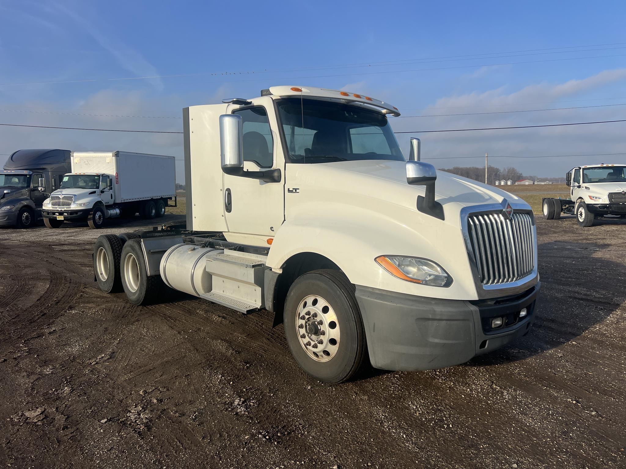 2019 INTERNATIONAL LT - image 1 of 6