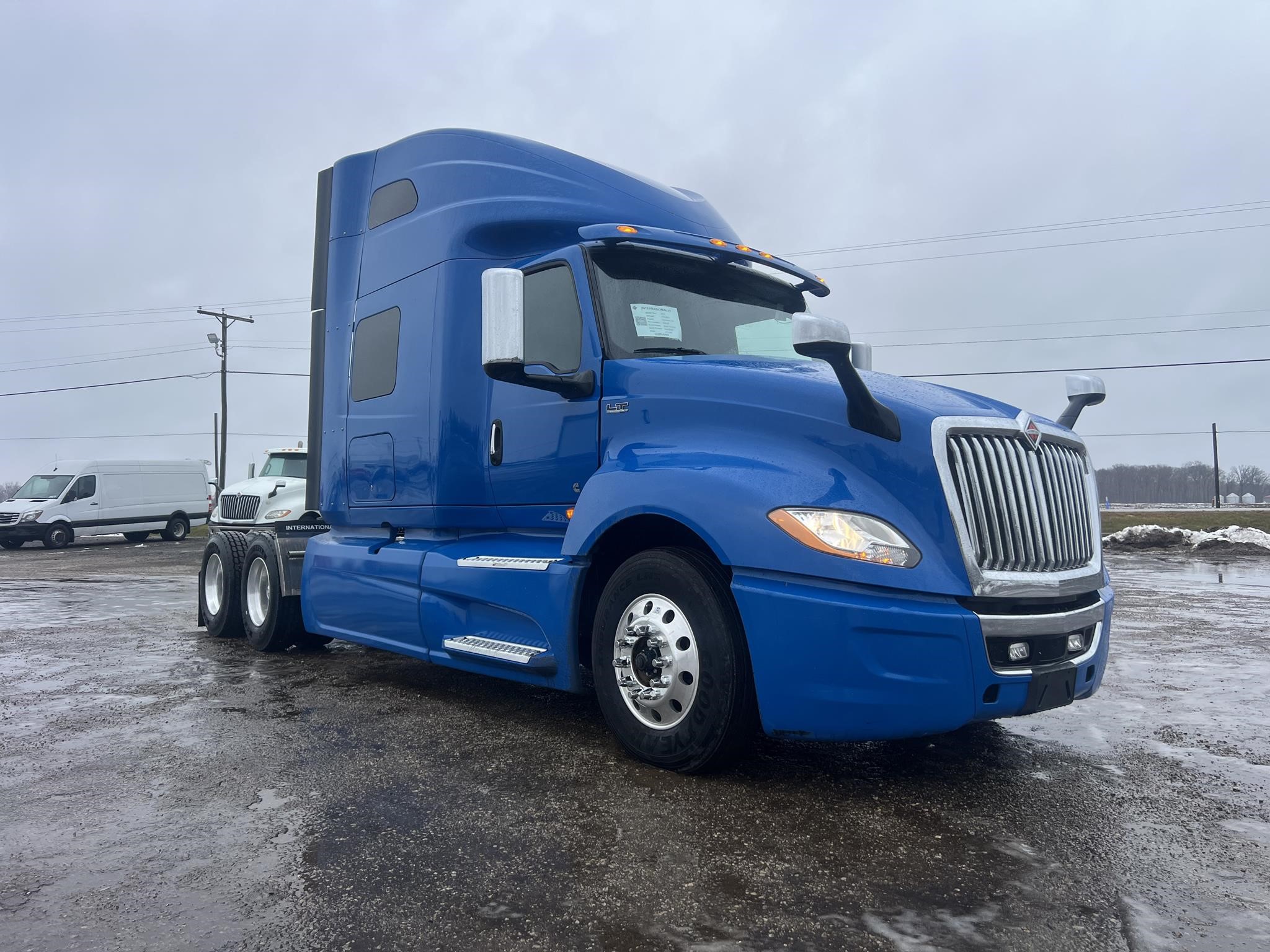 2023 INTERNATIONAL LT - image 2 of 6