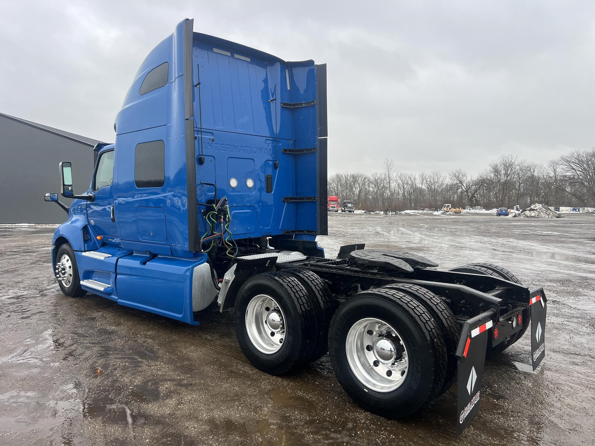 2023 INTERNATIONAL LT - image 4 of 6