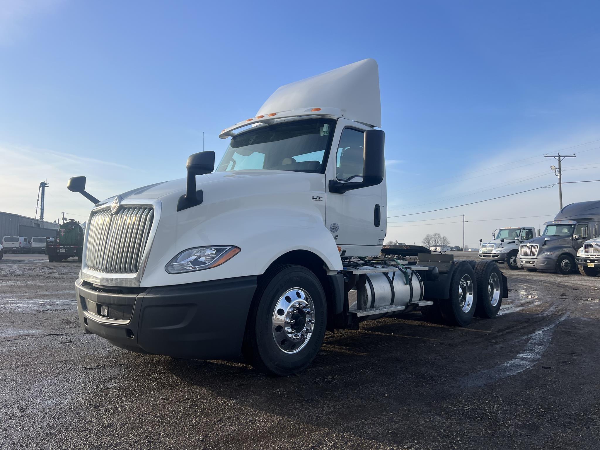 2019 INTERNATIONAL LT 2019 INTERNATIONAL LT - image 1 of 6