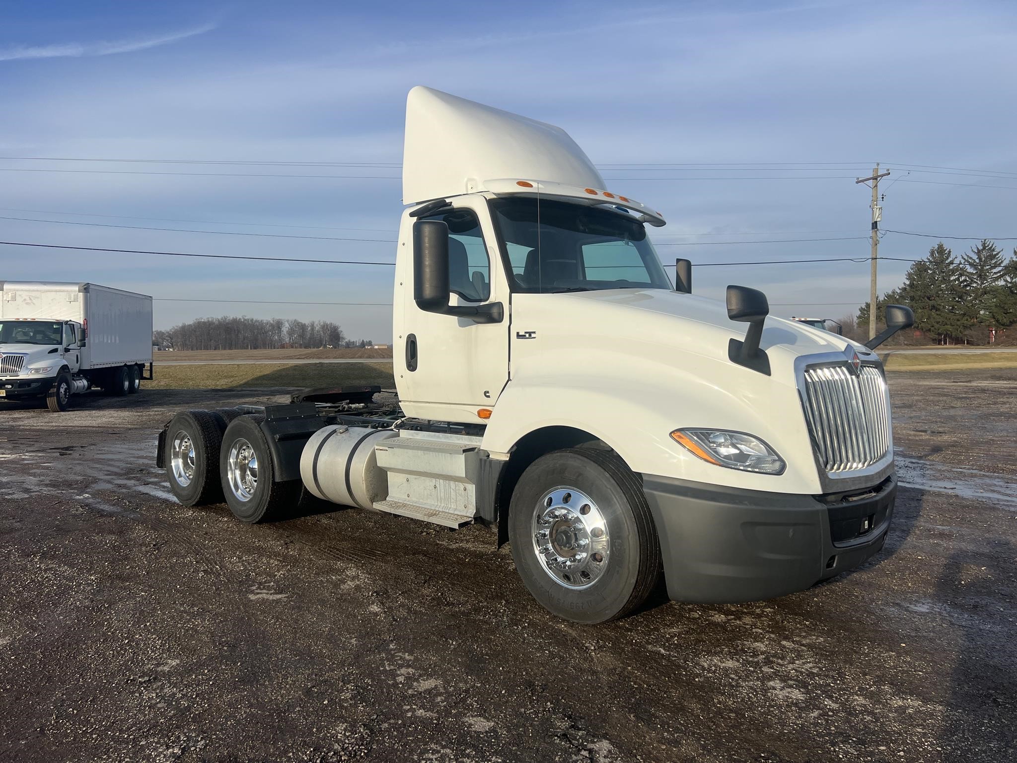 2019 INTERNATIONAL LT 2019 INTERNATIONAL LT - image 2 of 6