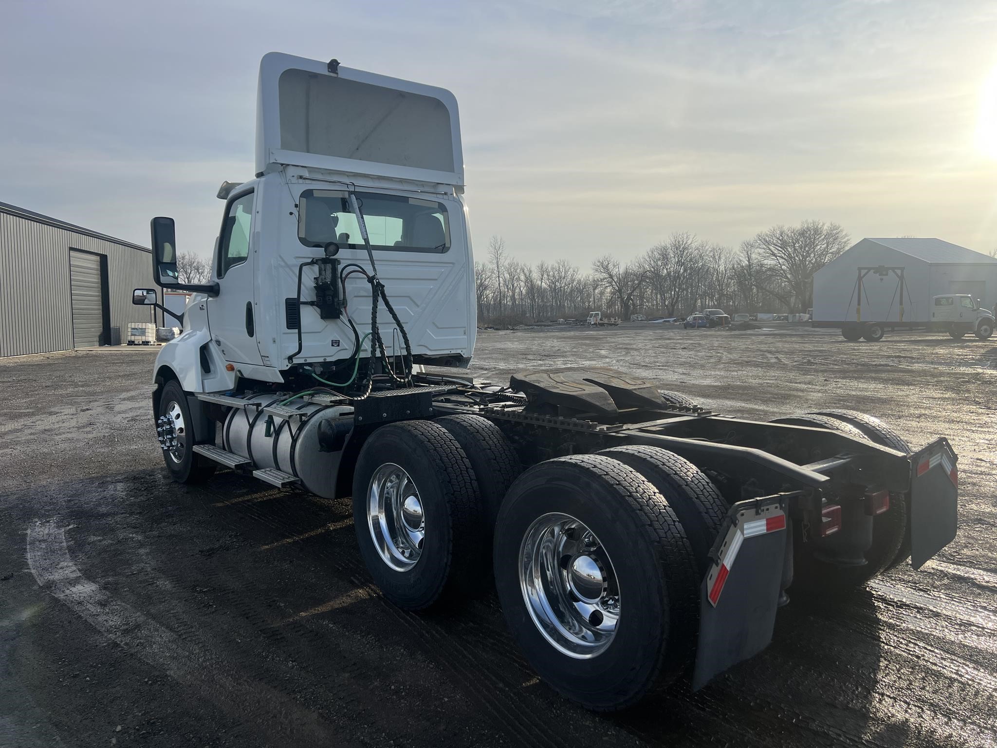 2019 INTERNATIONAL LT 2019 INTERNATIONAL LT - image 4 of 6