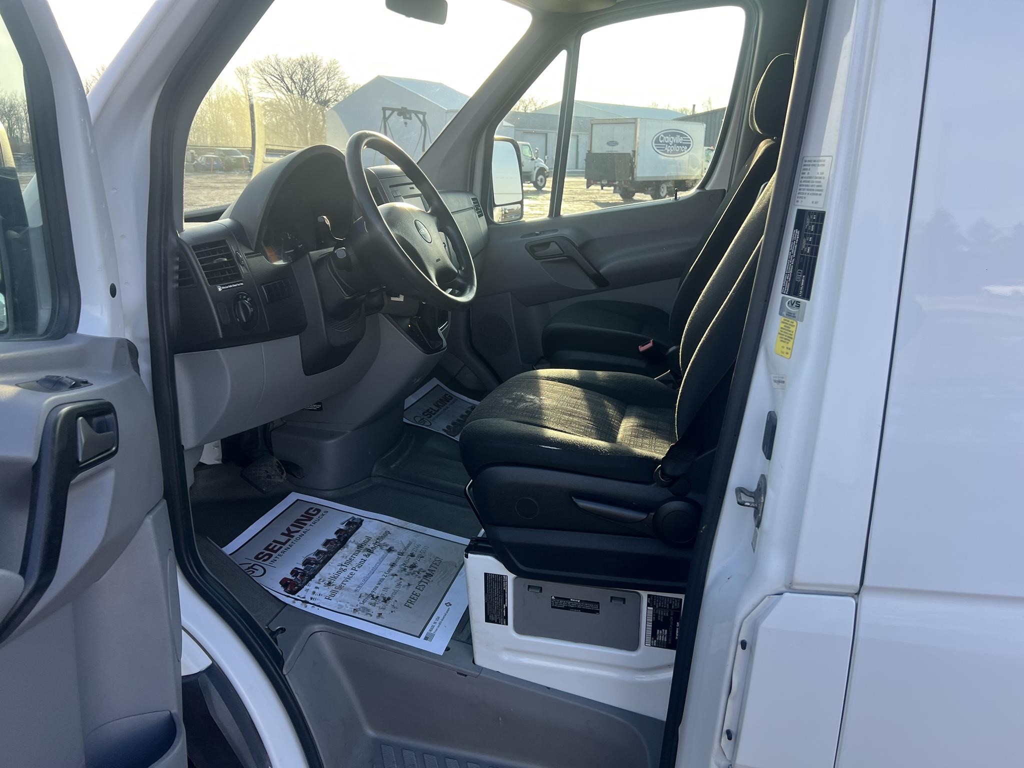 2017 FREIGHTLINER SPRINTER 3500 2017 FREIGHTLINER SPRINTER 3500 - image 5 of 6