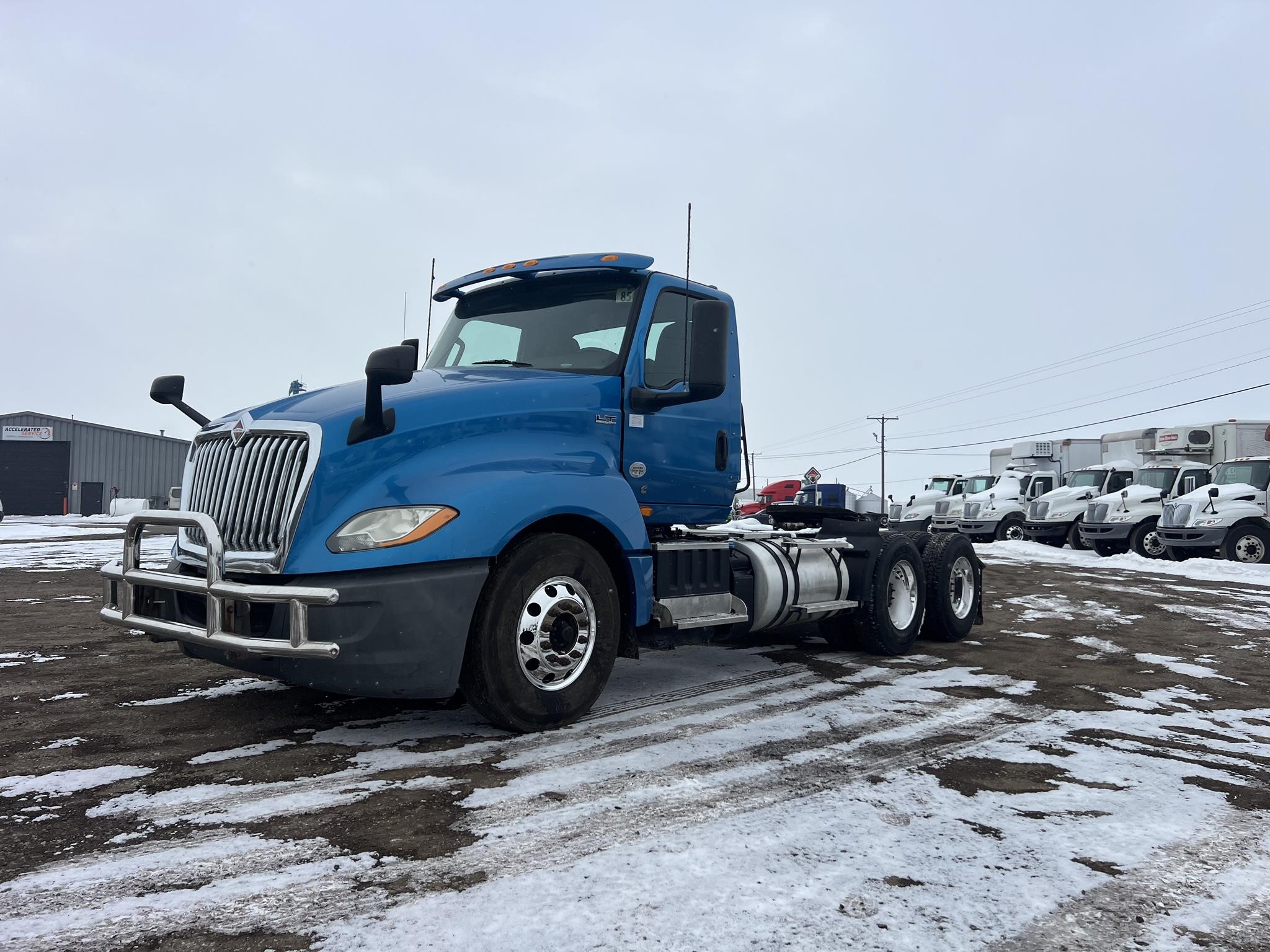 2019 INTERNATIONAL LT - image 2 of 6