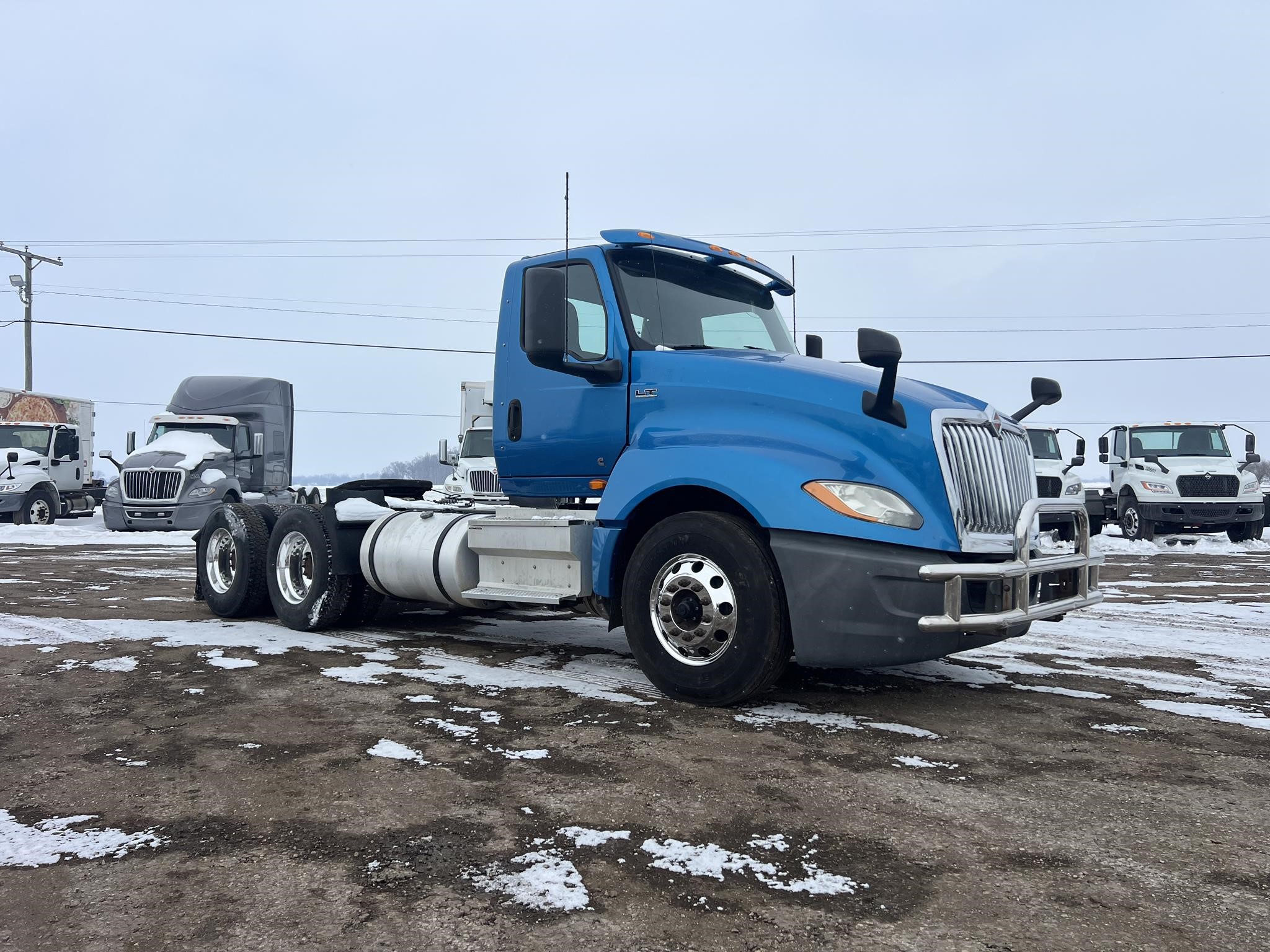 2019 INTERNATIONAL LT - image 1 of 6