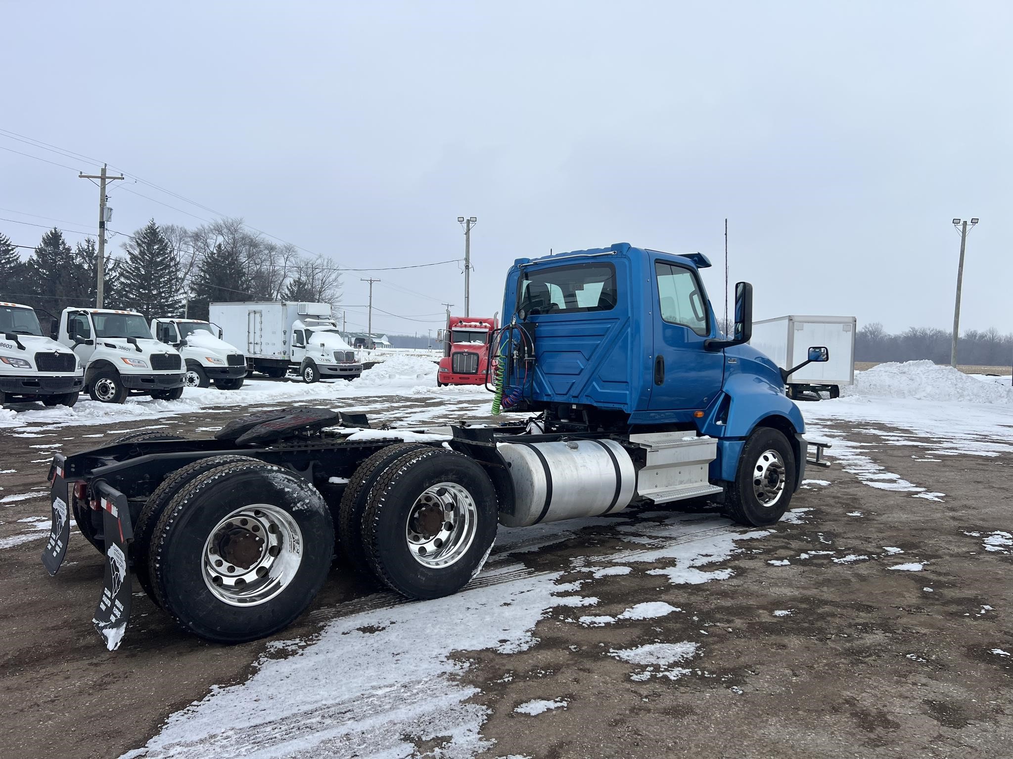 2019 INTERNATIONAL LT - image 3 of 6