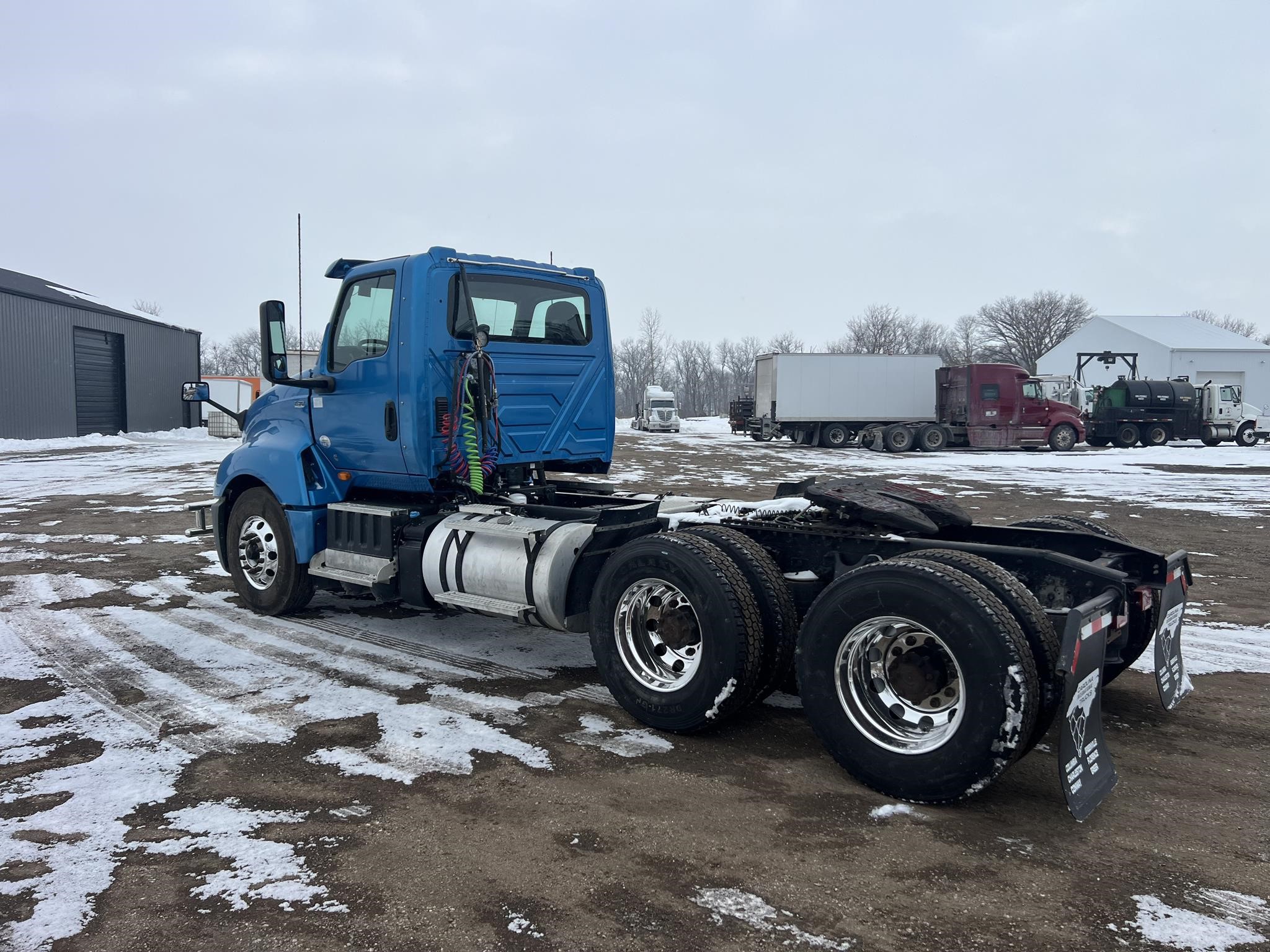 2019 INTERNATIONAL LT - image 4 of 6