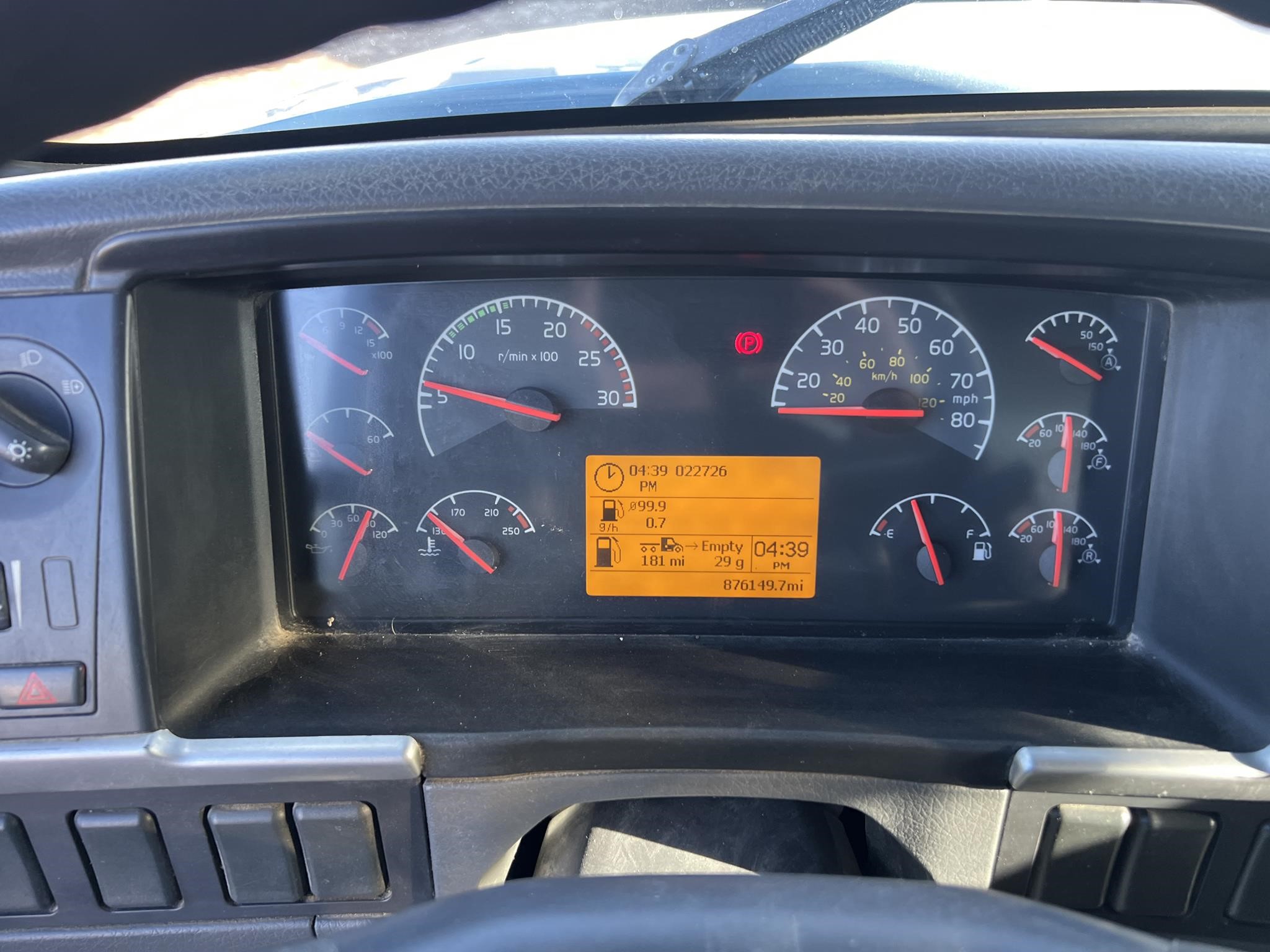 2007 VOLVO VHD104B300 - image 6 of 6