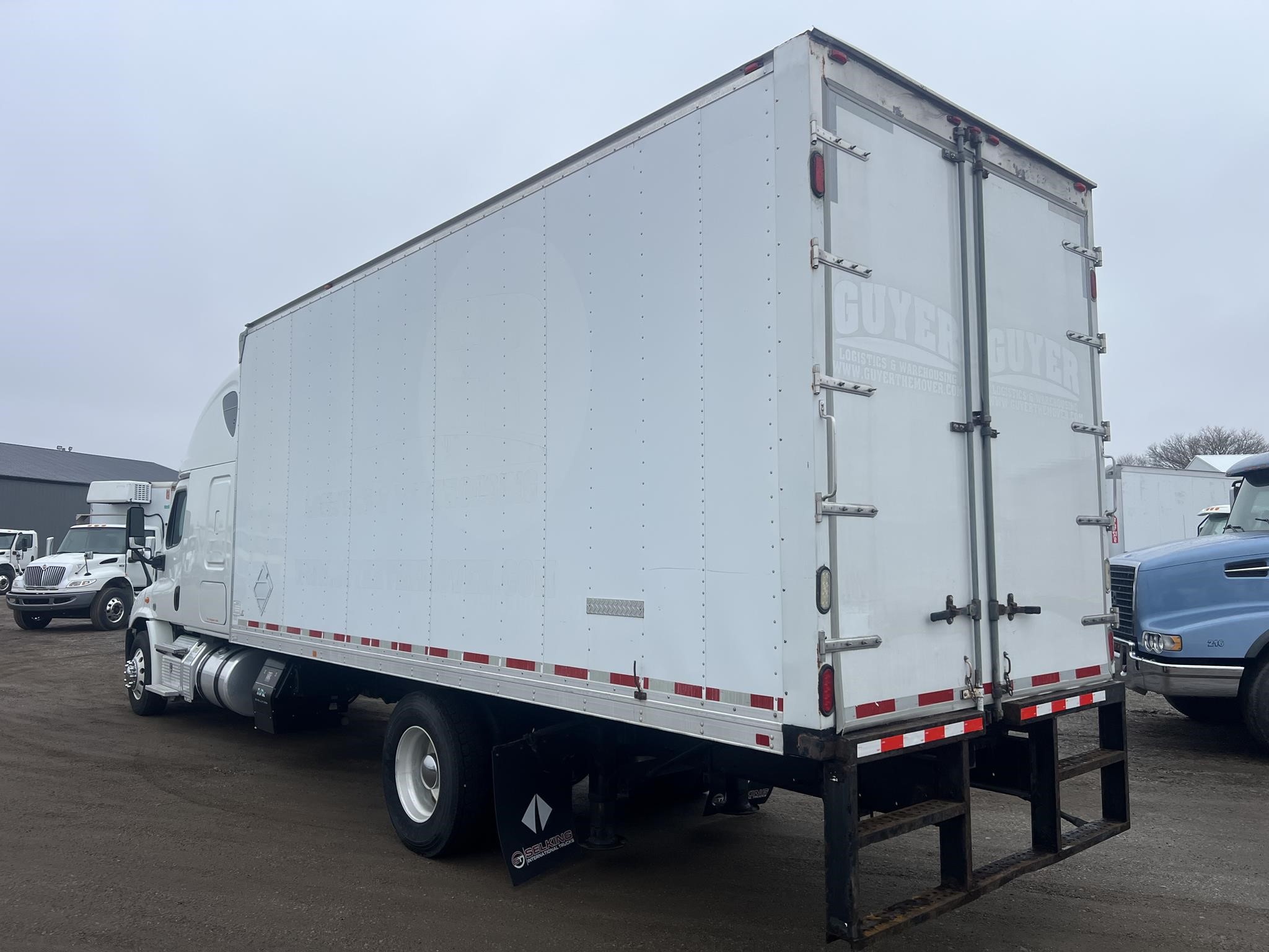 2016 FREIGHTLINER CASCADIA 113 - image 4 of 6