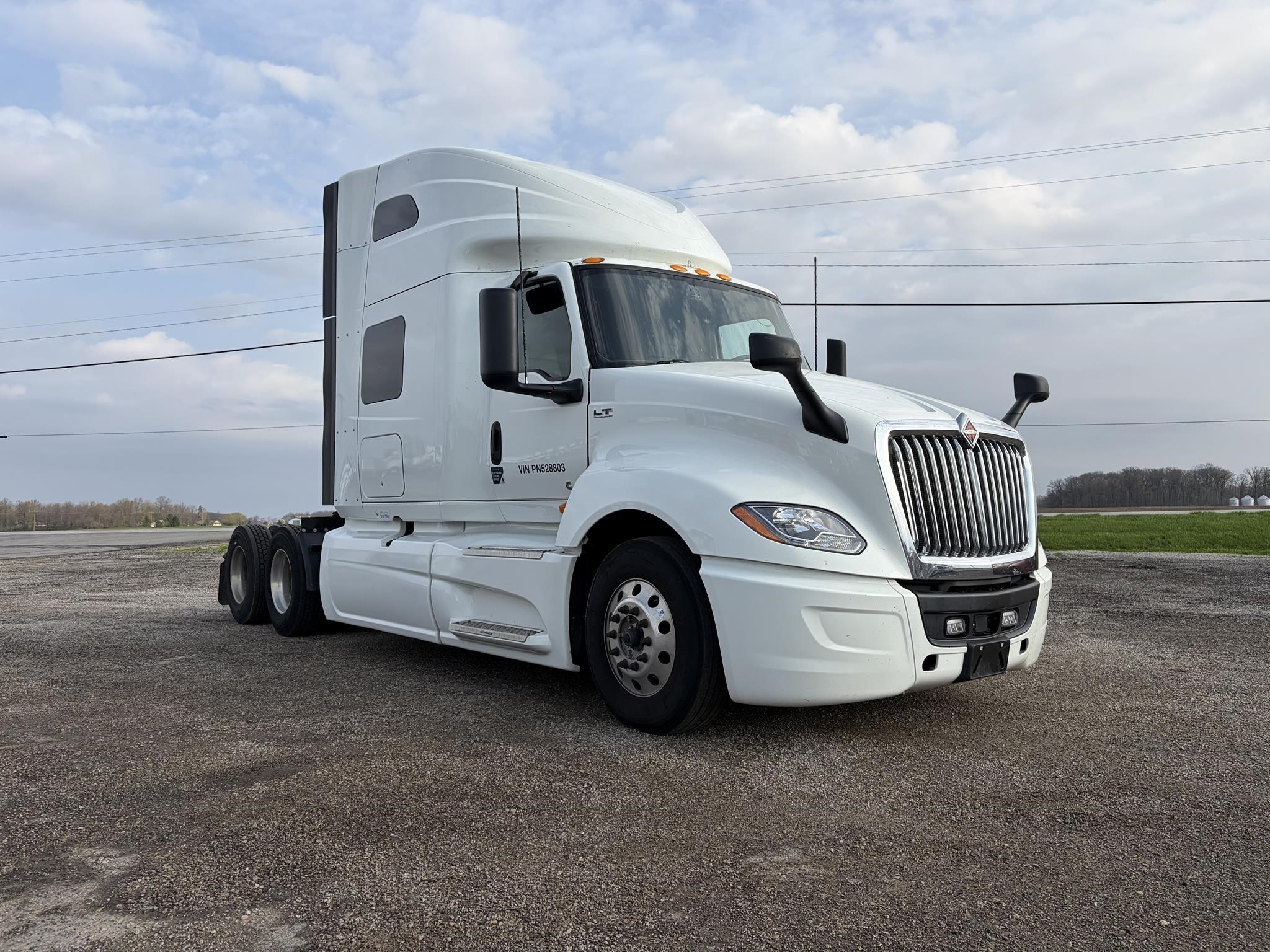 2023 INTERNATIONAL LT - image 2 of 6