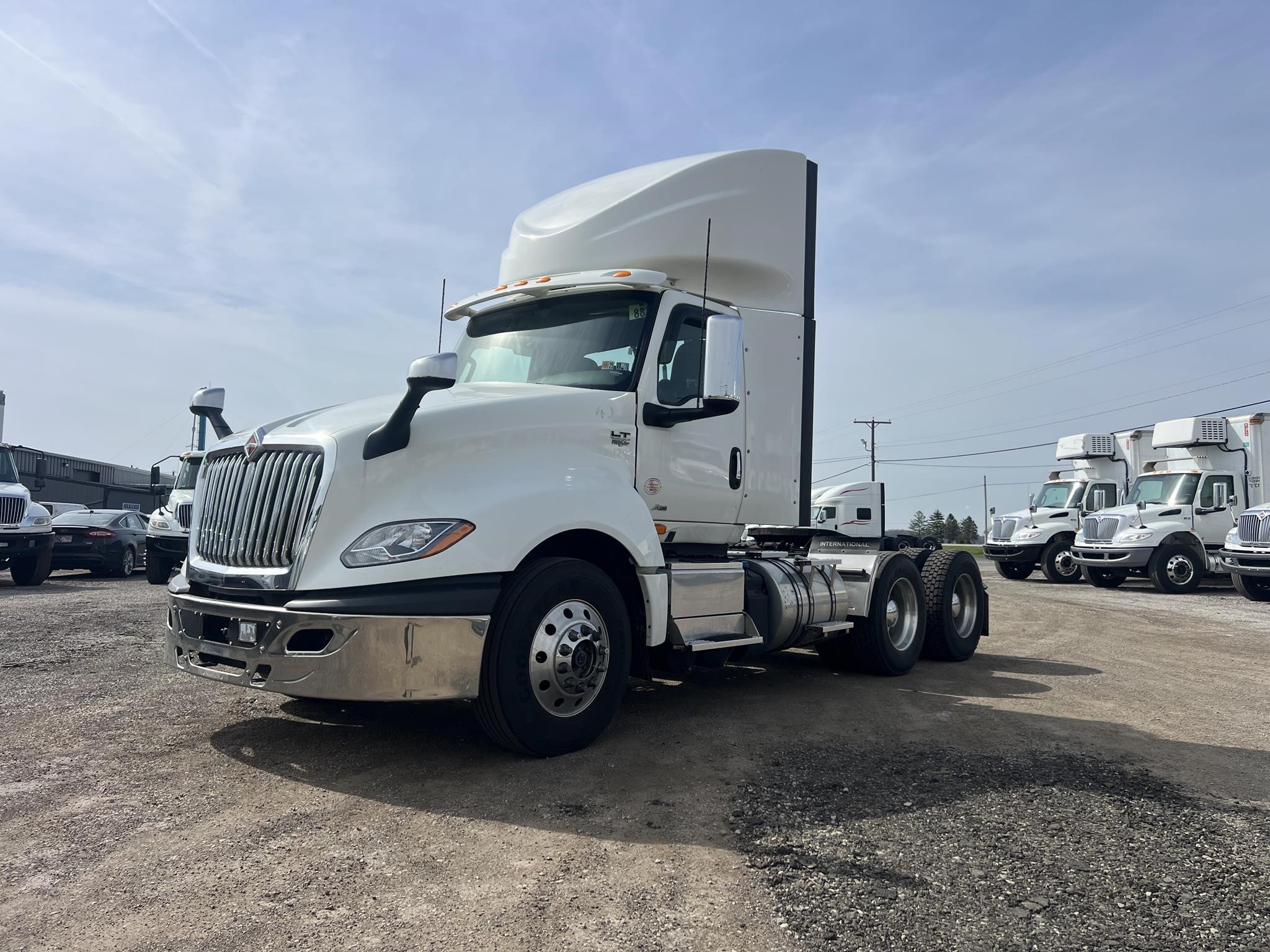 2021 INTERNATIONAL LT - image 1 of 6