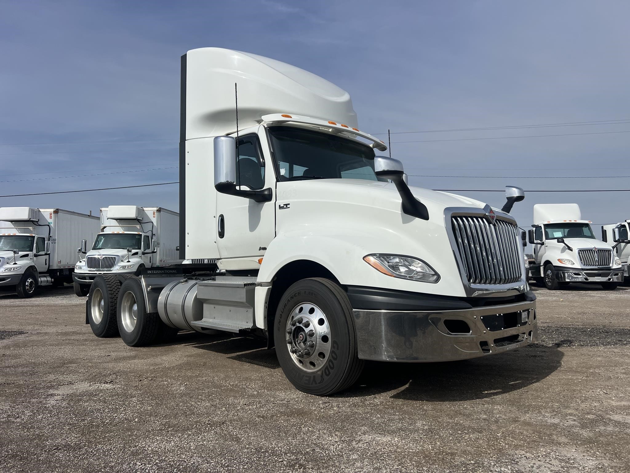 2021 INTERNATIONAL LT - image 2 of 6