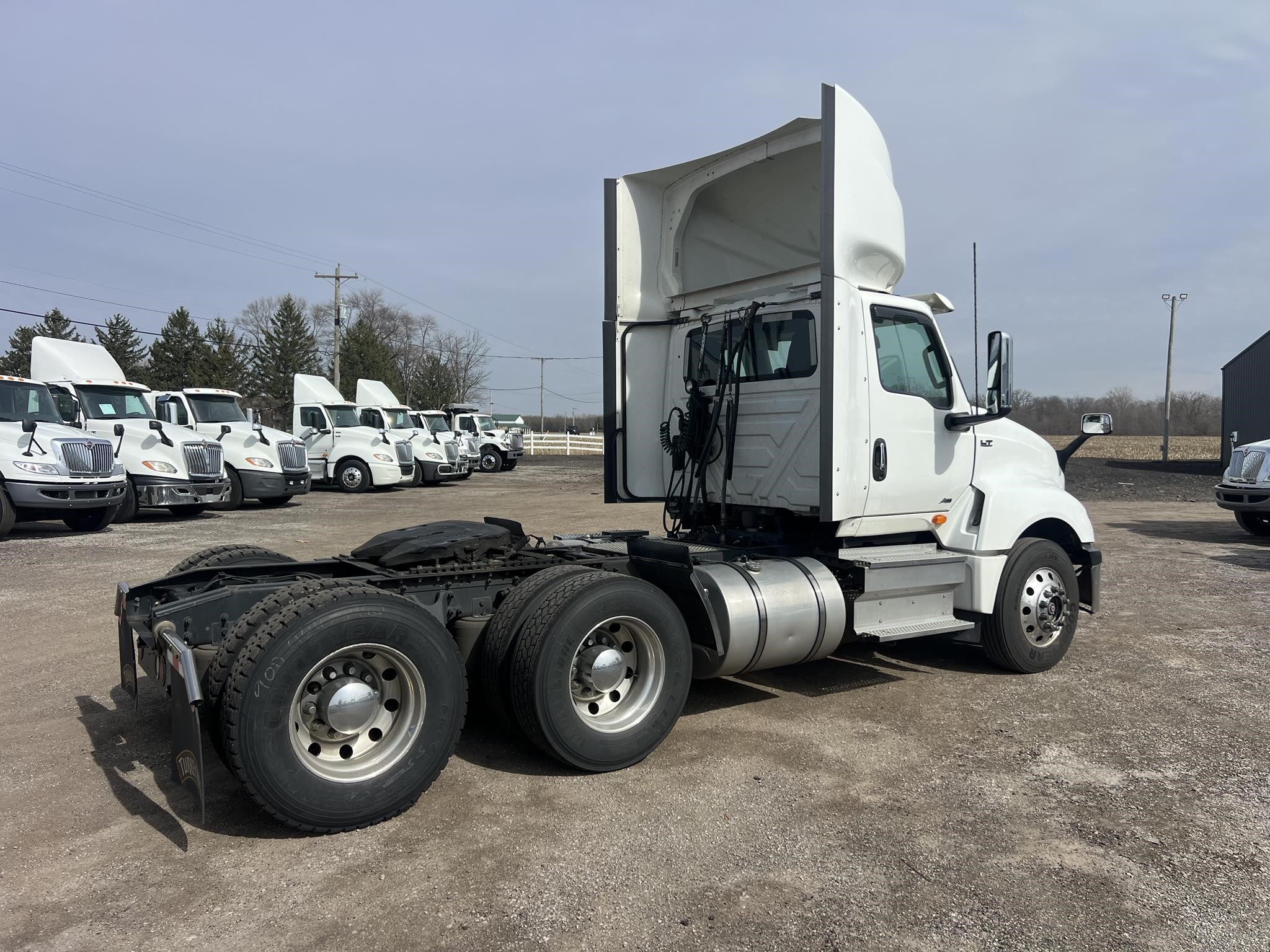 2021 INTERNATIONAL LT - image 4 of 6
