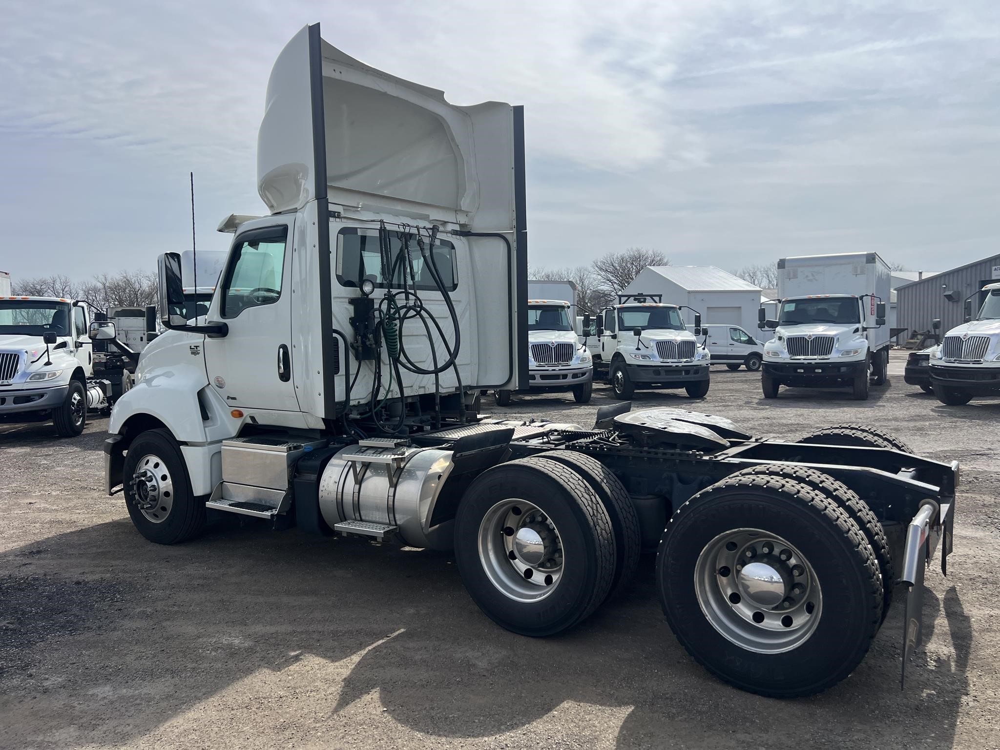 2021 INTERNATIONAL LT - image 3 of 6