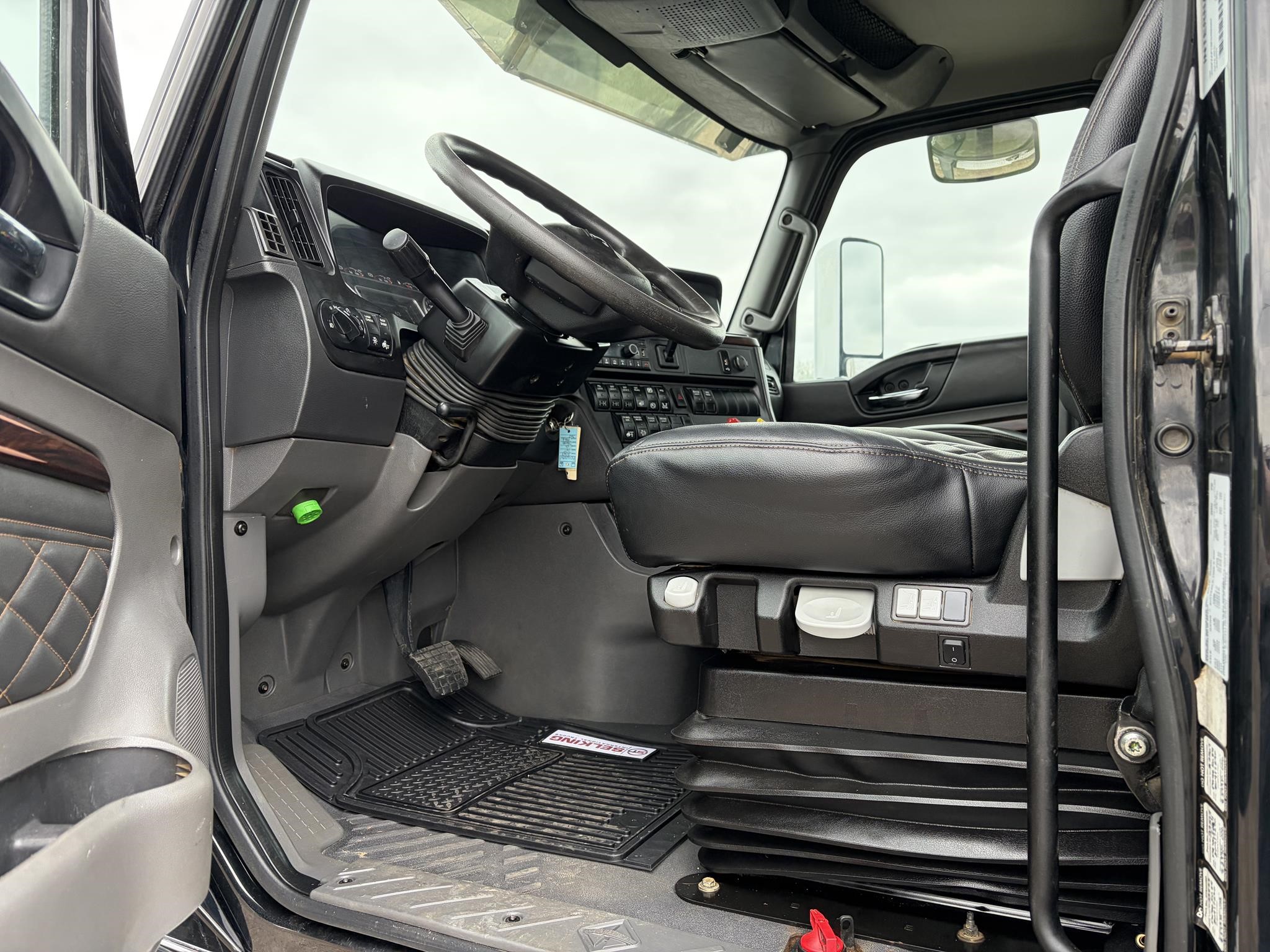 2023 INTERNATIONAL HX - image 6 of 6