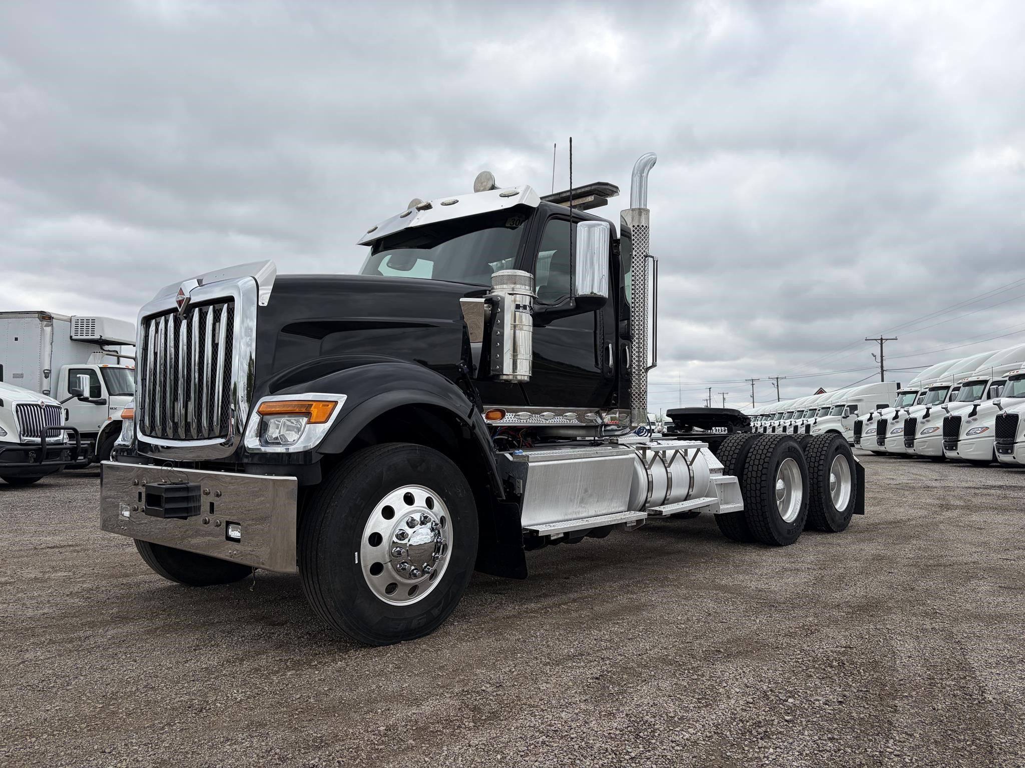 2023 INTERNATIONAL HX - image 2 of 6