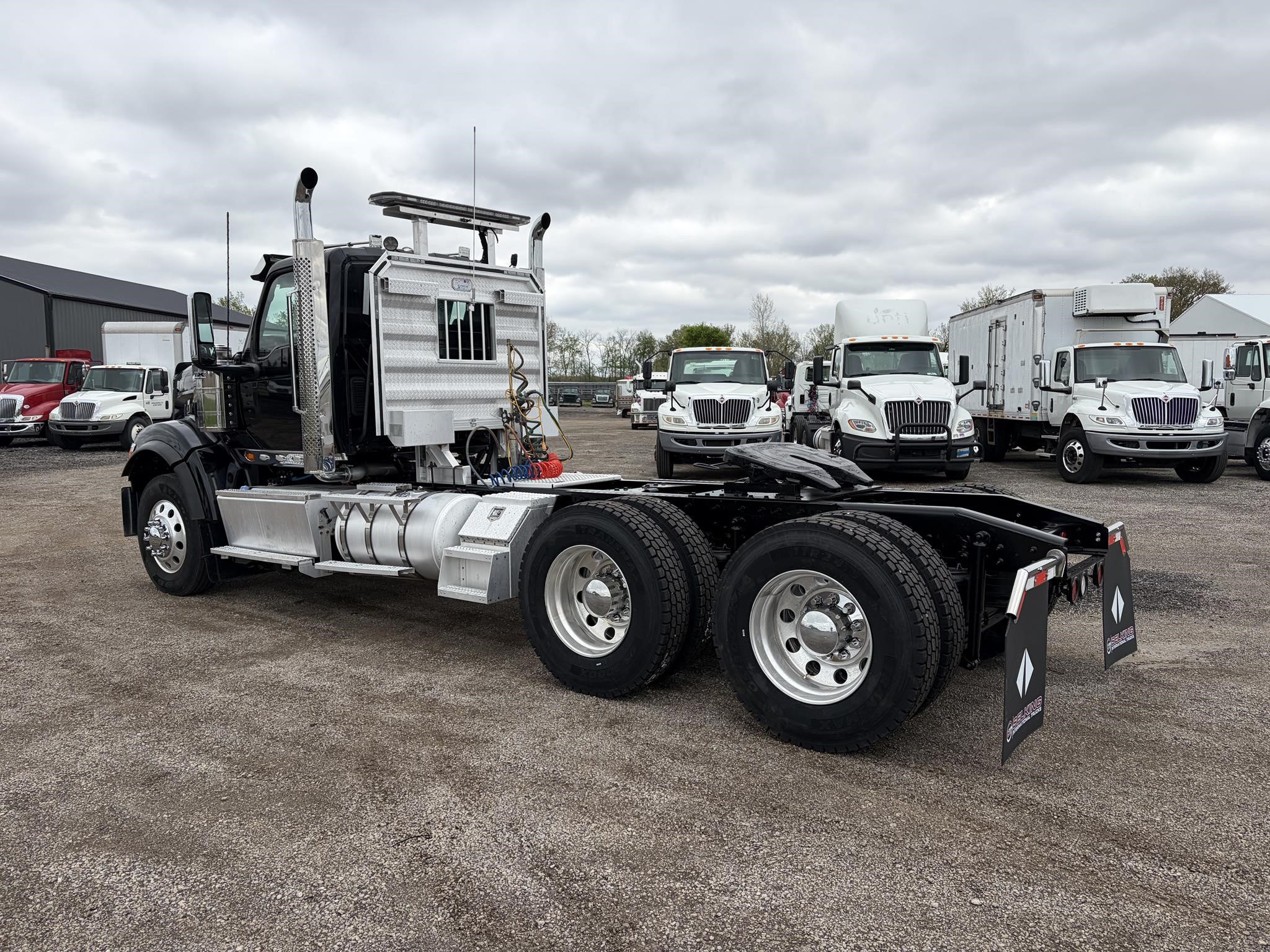 2023 INTERNATIONAL HX - image 4 of 6