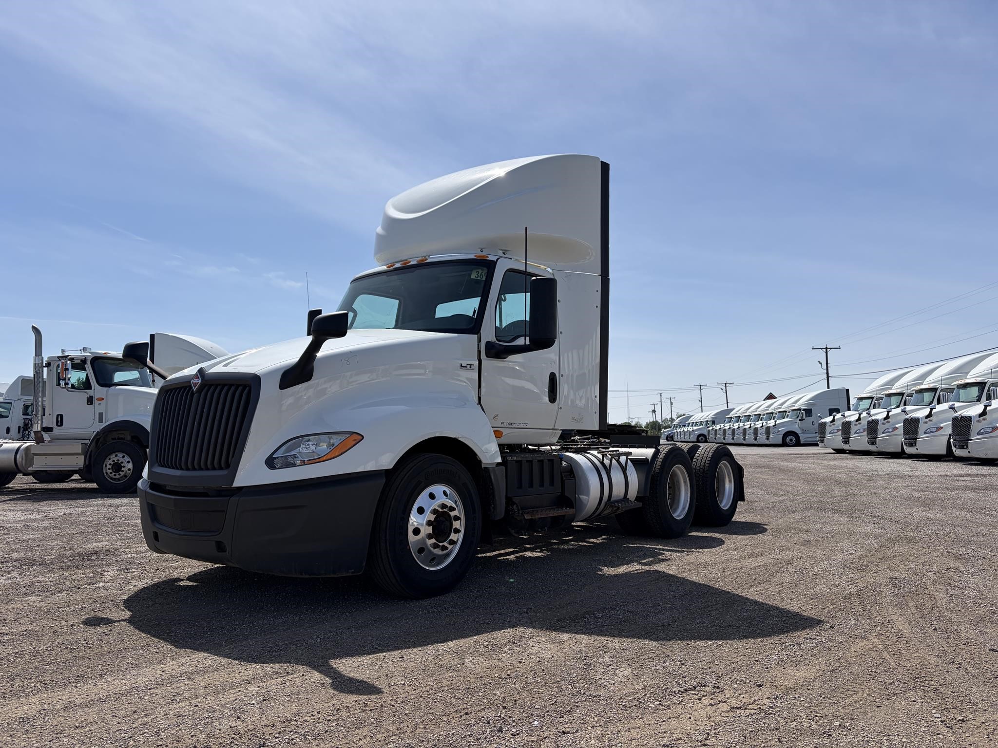 2020 INTERNATIONAL LT - image 1 of 6