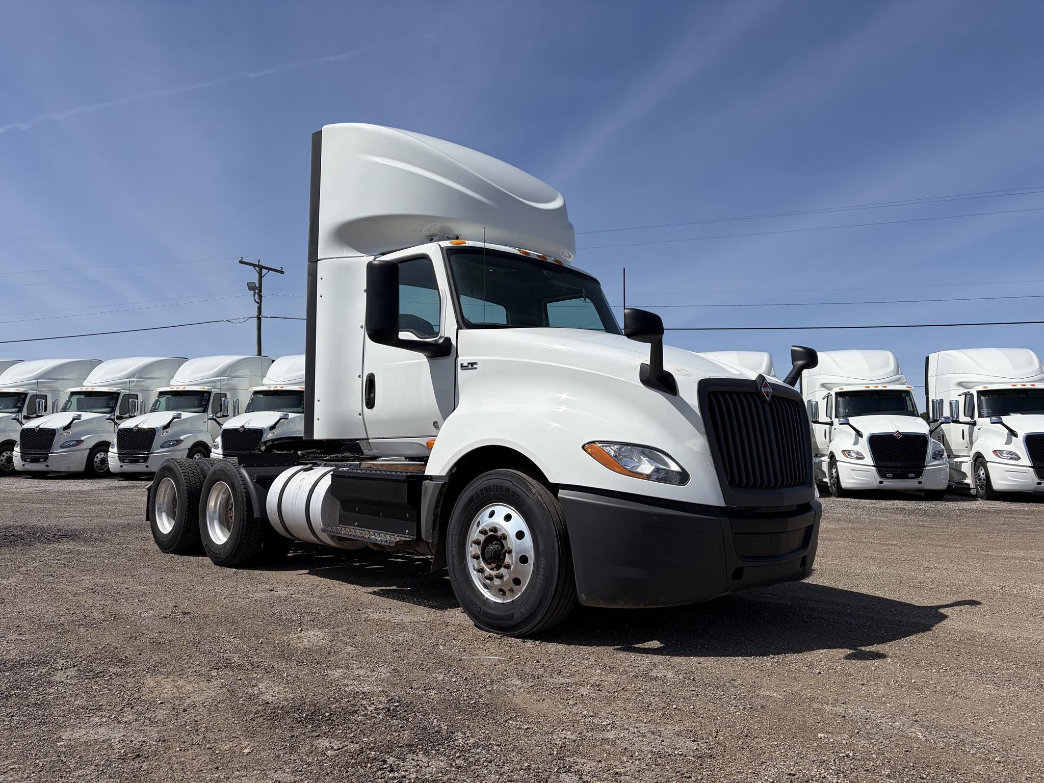 2020 INTERNATIONAL LT - image 2 of 6
