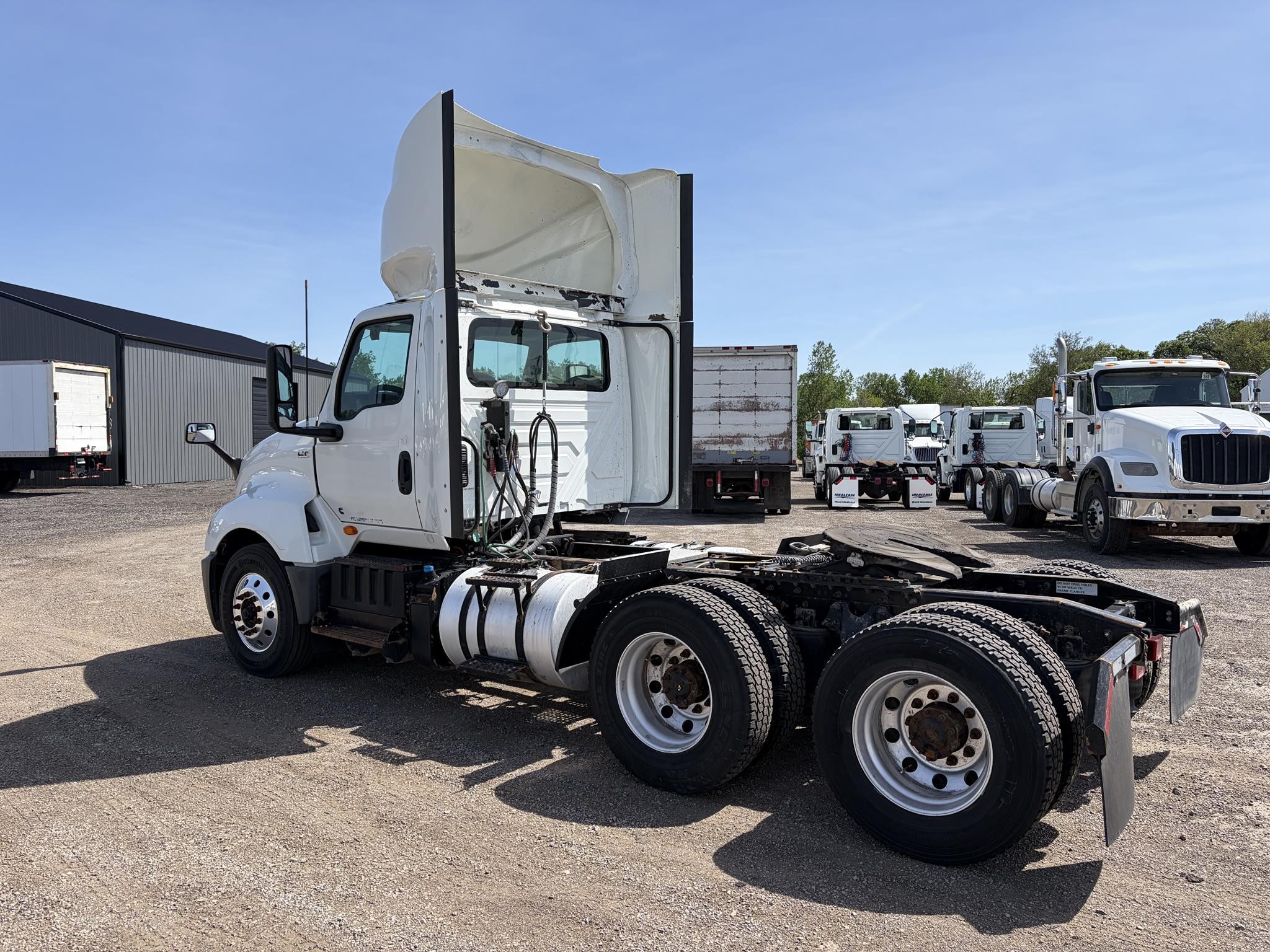 2020 INTERNATIONAL LT - image 4 of 6