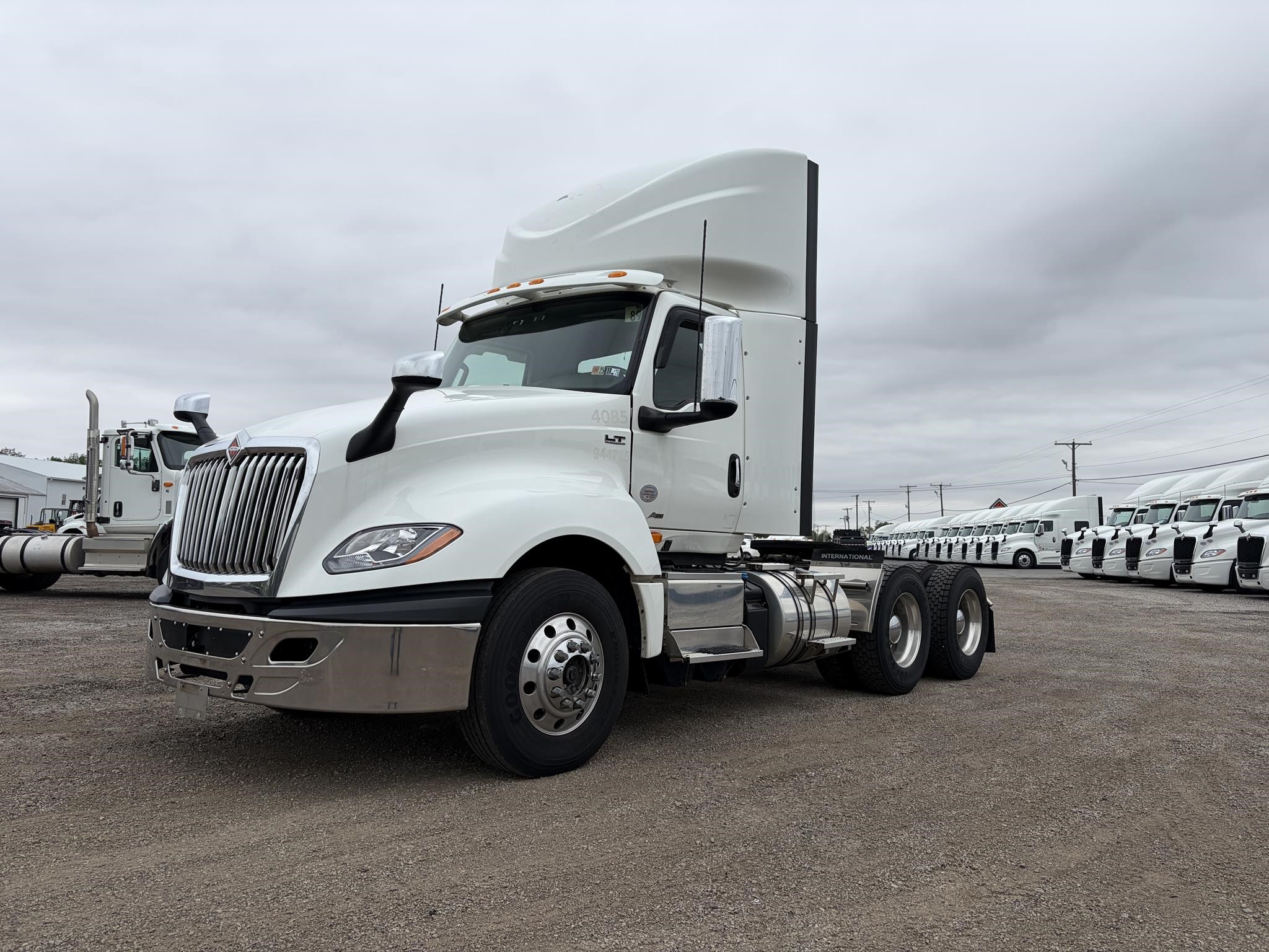 2021 INTERNATIONAL LT - image 1 of 6