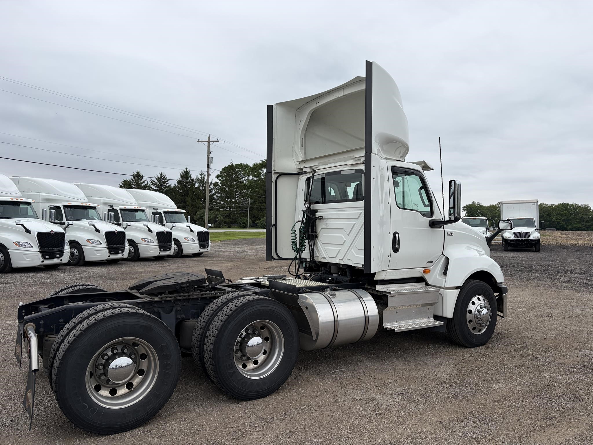 2021 INTERNATIONAL LT - image 3 of 6