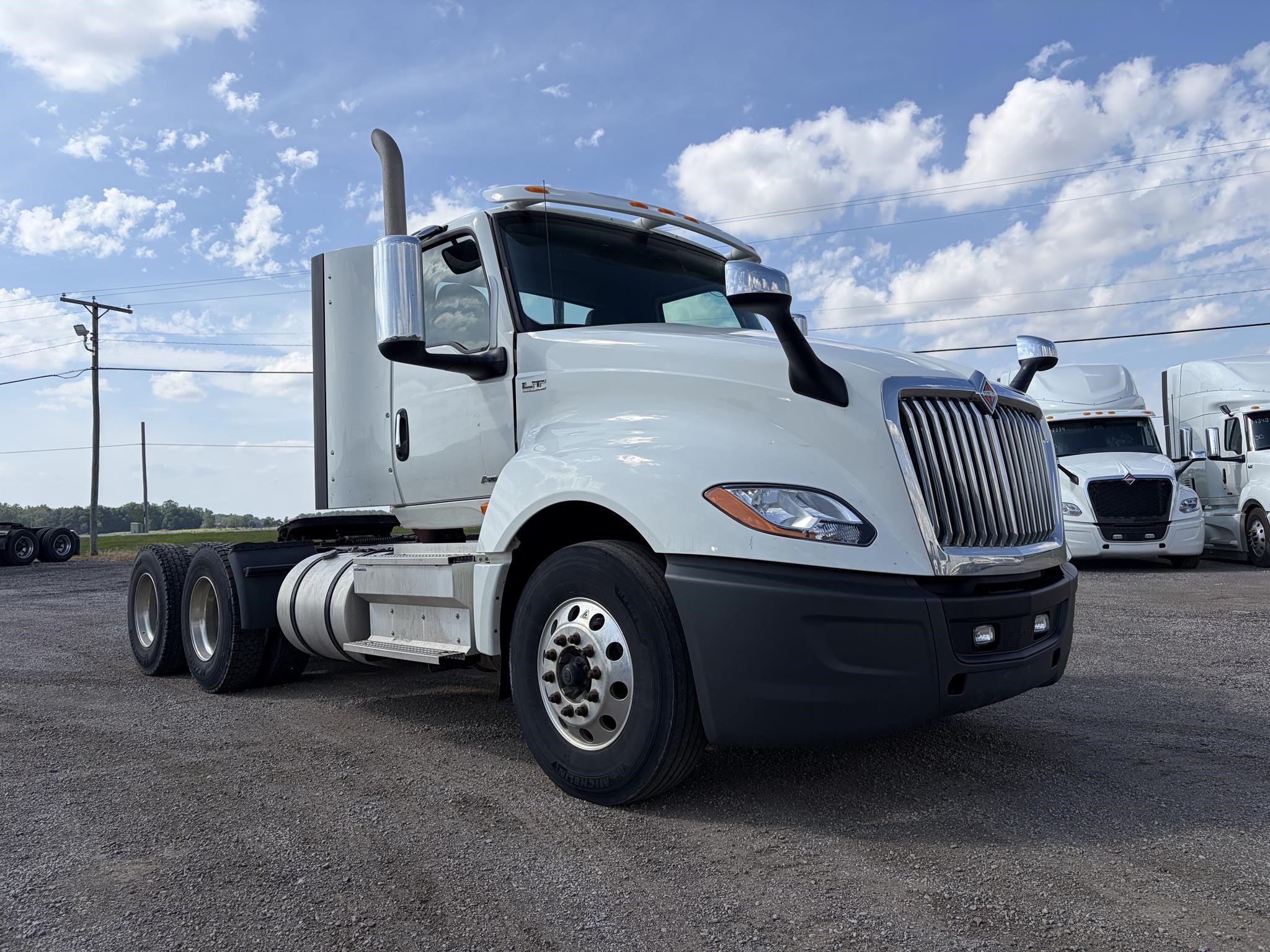 2019 INTERNATIONAL LT 2019 INTERNATIONAL LT - image 2 of 6