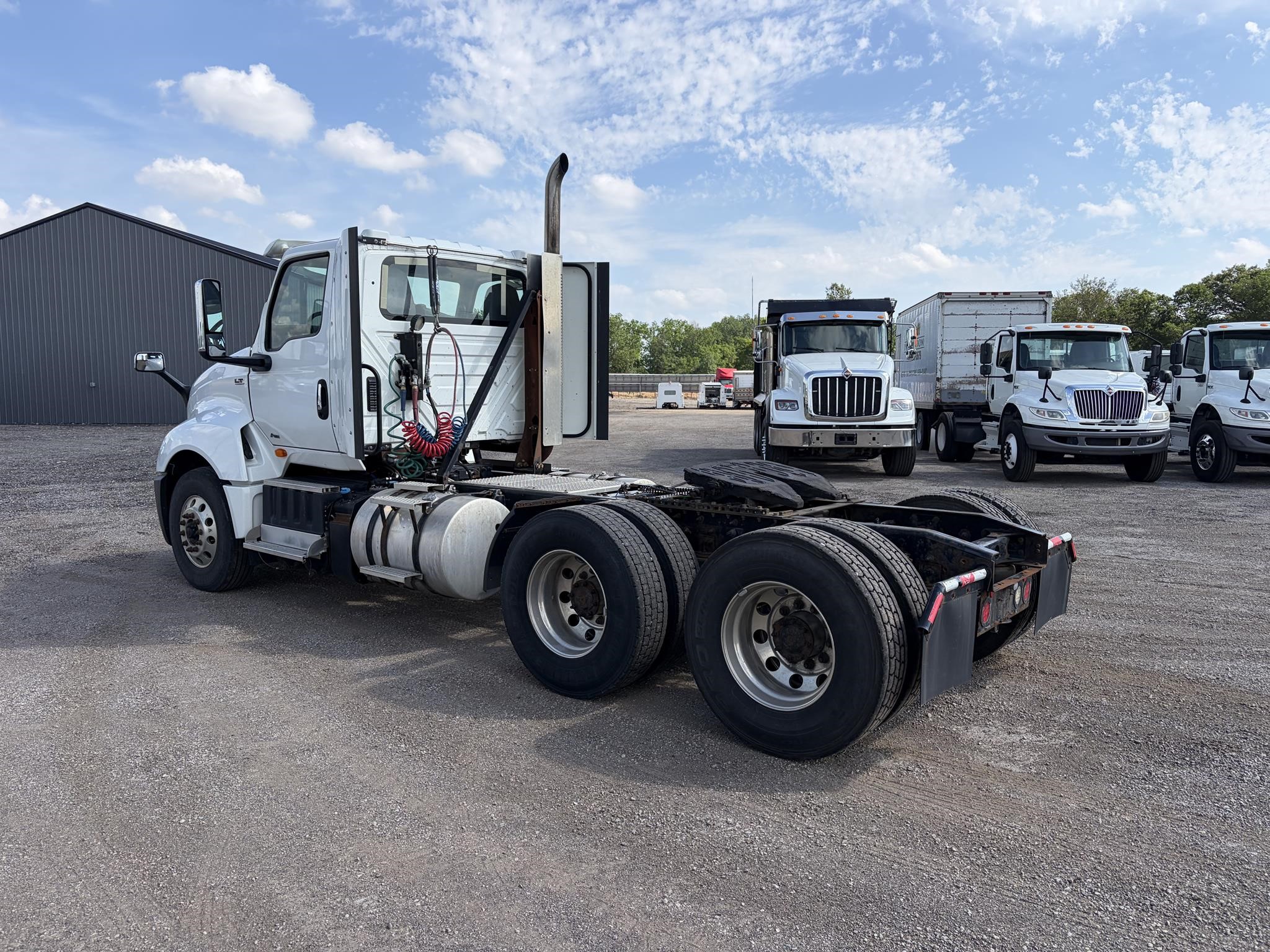 2019 INTERNATIONAL LT 2019 INTERNATIONAL LT - image 4 of 6