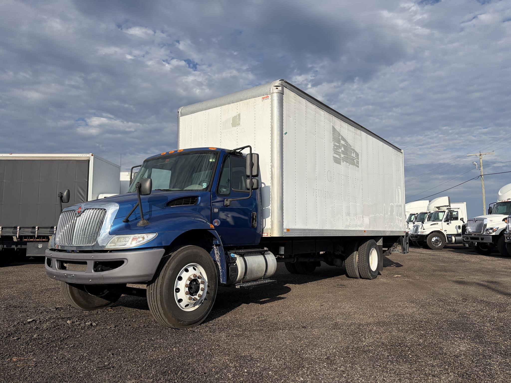 2019 INTERNATIONAL DURASTAR 4300 2019 INTERNATIONAL DURASTAR 4300 - image 2 of 6